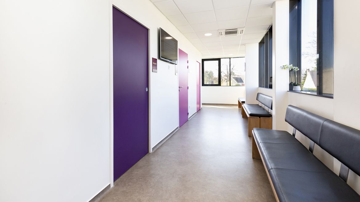 Salle d’attente pour les patients de l’étage avant leur visite avec l’orthoptiste