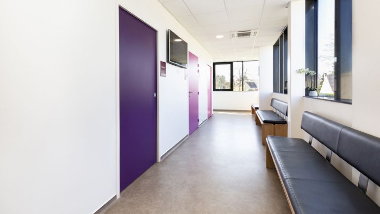 Salle d’attente pour les patients de l’étage avant leur visite avec l’orthoptiste